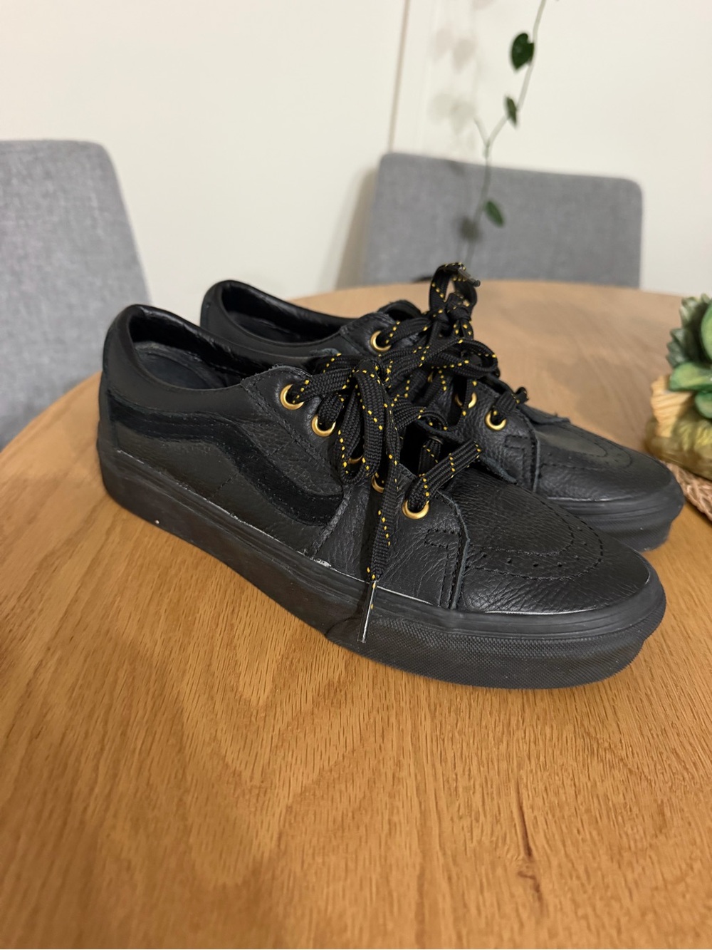 Vans Sk8 Low Leather Black - 721356 Men’s 6.5 Woman’s 8 Gold Grommets